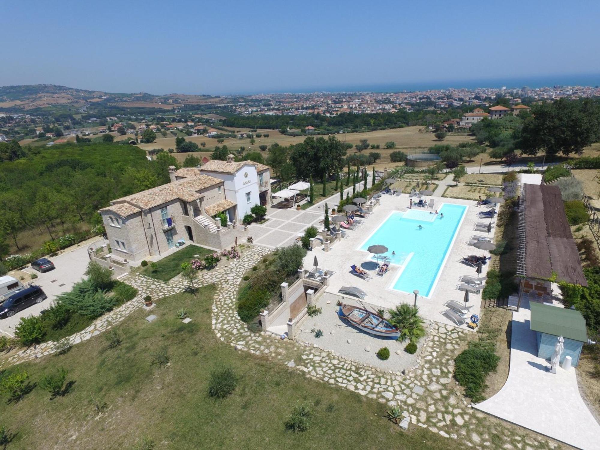 Villa Sant'Angelo อัลบา อาดริอาติกา ภายนอก รูปภาพ