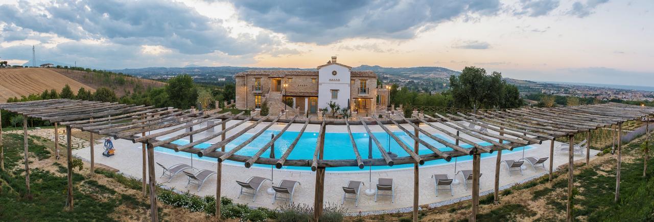 Villa Sant'Angelo อัลบา อาดริอาติกา ภายนอก รูปภาพ